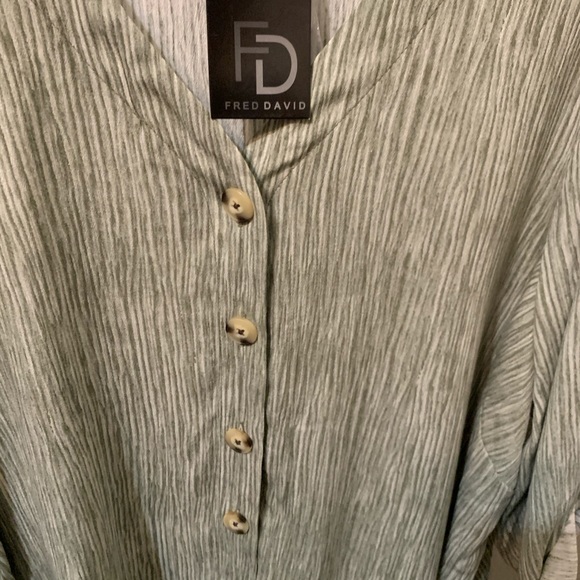 NWT Fred David 2X green blouse with front buttons - Picture 8 of 10